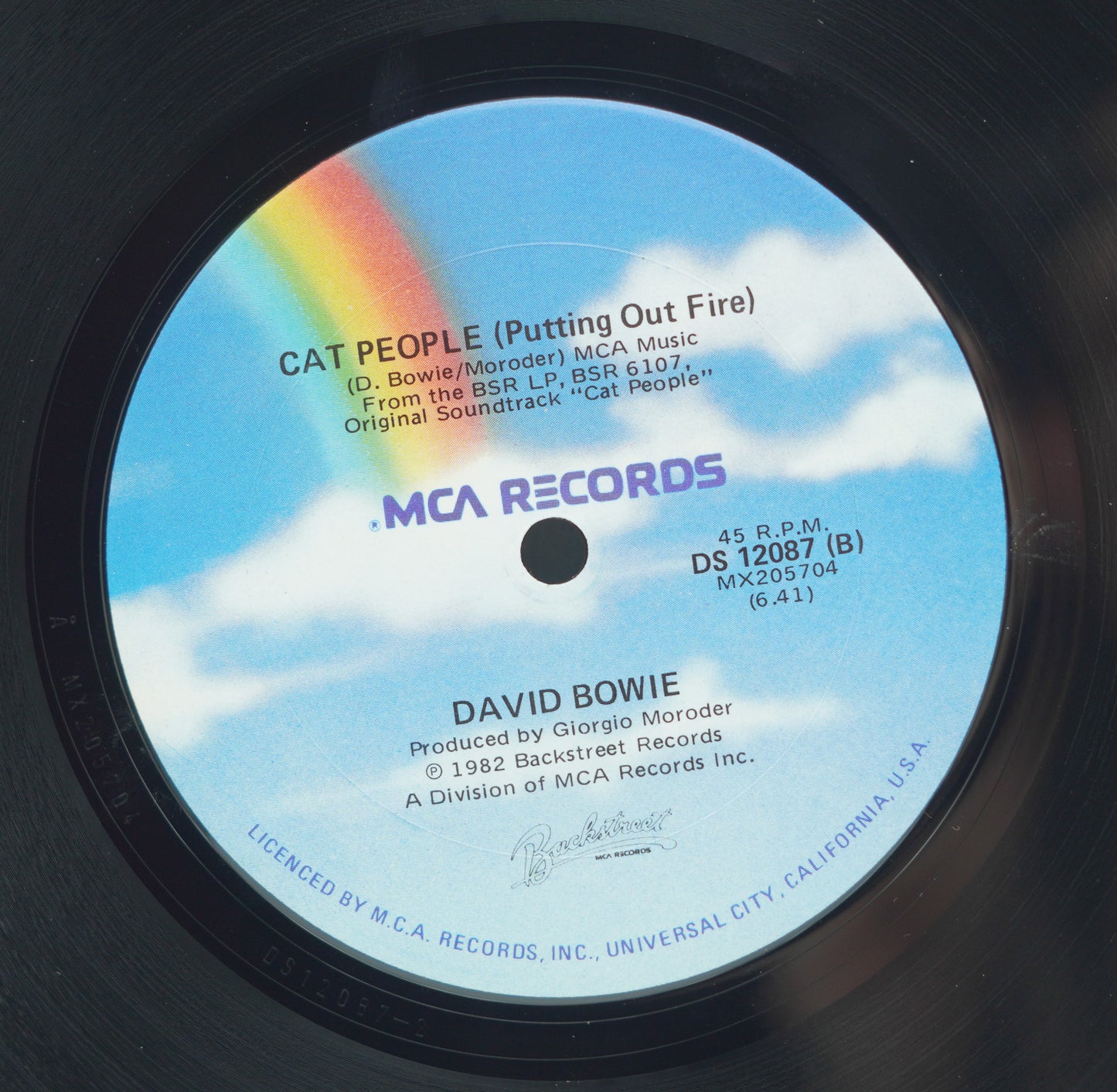 David Bowie – Cat People (Putting Out Fire)