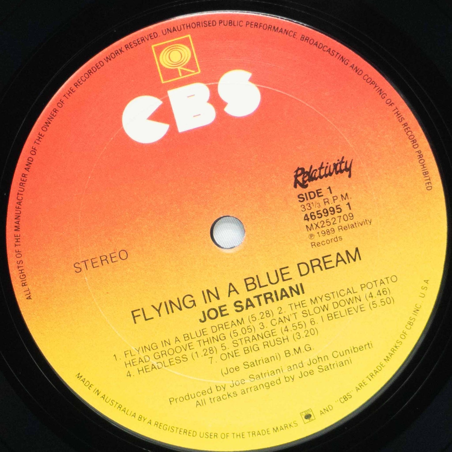 Joe Satriani – Flying In A Blue Dream