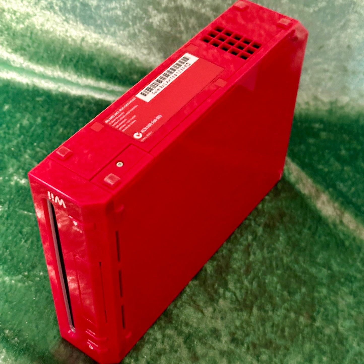 LIMITED EDITION Nintendo Wii Console (Red) + New Super Mario Bros.