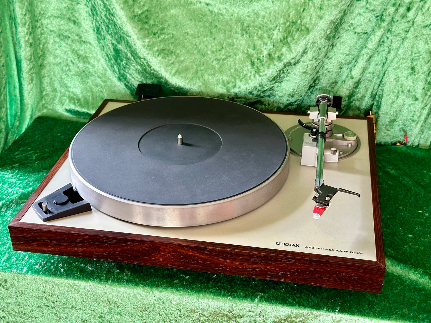 Luxman PD- 284 Turntable & L-30 Integrated Amplifier