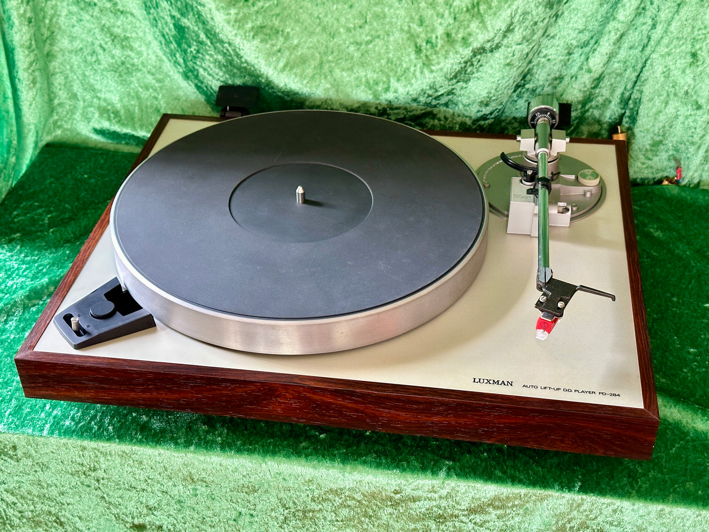 Luxman PD- 284 Turntable & L-30 Integrated Amplifier