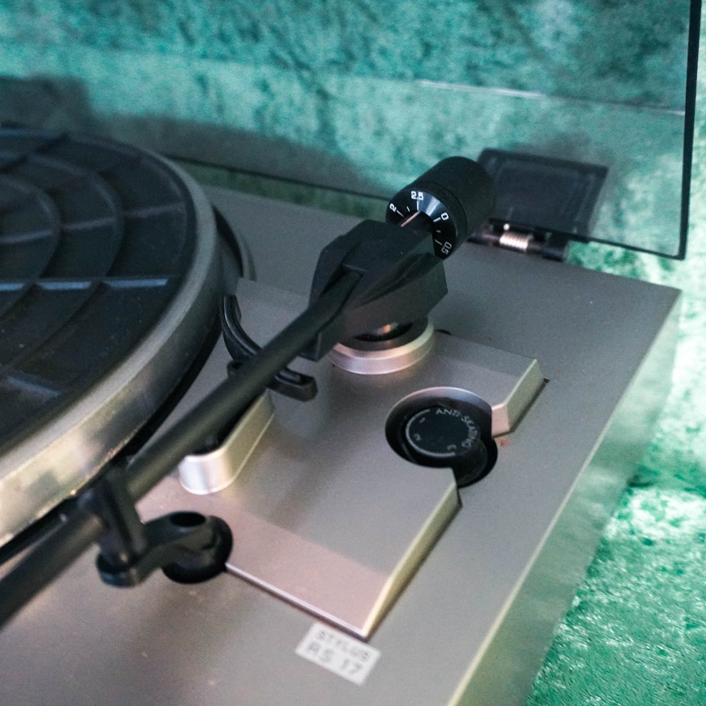 C.E.C. Chuo Denki 8001A Turntable